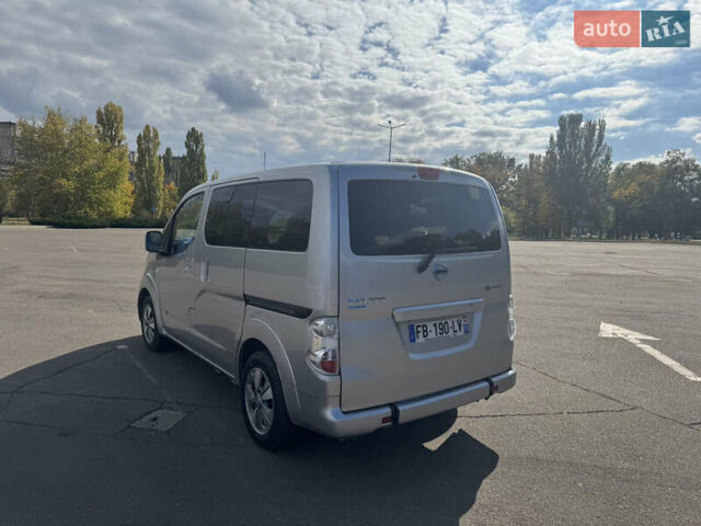 Серый Ниссан e-NV200, объемом двигателя 0 л и пробегом 118 тыс. км за 16500 $, фото 4 на Automoto.ua