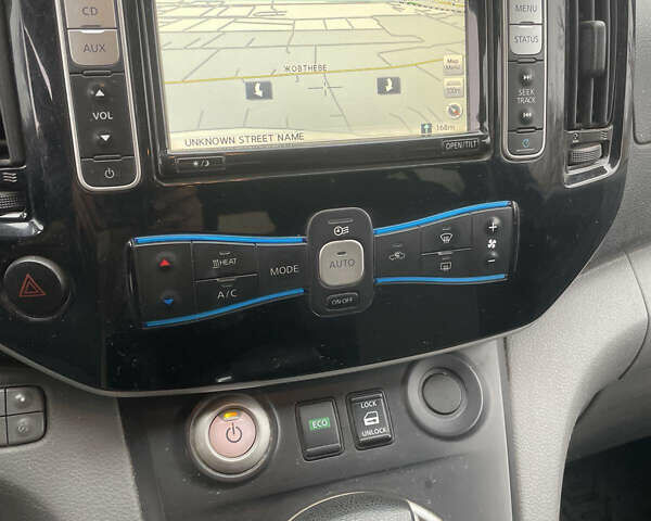 Сірий Ніссан e-NV200, об'ємом двигуна 0 л та пробігом 157 тис. км за 14200 $, фото 5 на Automoto.ua