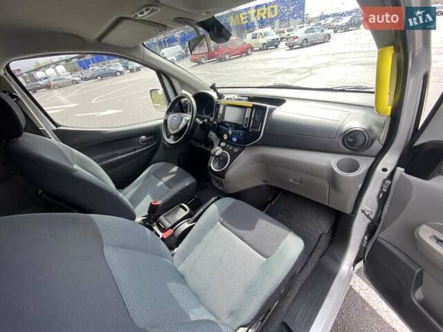 Серый Ниссан e-NV200, объемом двигателя 0 л и пробегом 99 тыс. км за 14400 $, фото 35 на Automoto.ua