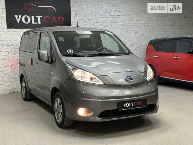 Серый Ниссан e-NV200, объемом двигателя 0 л и пробегом 105 тыс. км за 17500 $, фото 2 на Automoto.ua