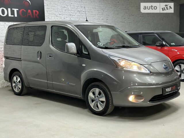 Серый Ниссан e-NV200, объемом двигателя 0 л и пробегом 105 тыс. км за 17500 $, фото 3 на Automoto.ua