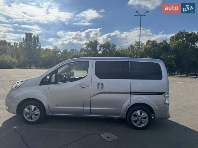 Серый Ниссан e-NV200, объемом двигателя 0 л и пробегом 118 тыс. км за 16500 $, фото 5 на Automoto.ua