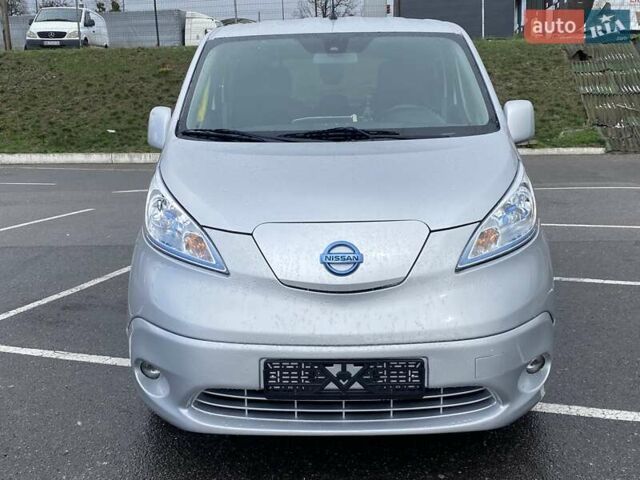 Серый Ниссан e-NV200, объемом двигателя 0 л и пробегом 99 тыс. км за 14400 $, фото 4 на Automoto.ua