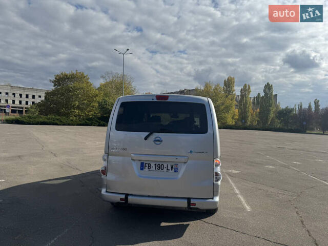 Серый Ниссан e-NV200, объемом двигателя 0 л и пробегом 118 тыс. км за 16500 $, фото 3 на Automoto.ua