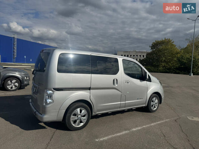 Серый Ниссан e-NV200, объемом двигателя 0 л и пробегом 118 тыс. км за 16500 $, фото 2 на Automoto.ua