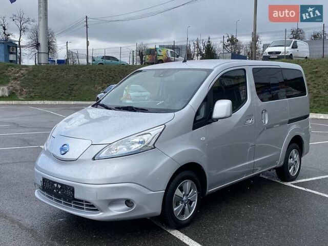 Серый Ниссан e-NV200, объемом двигателя 0 л и пробегом 99 тыс. км за 14400 $, фото 2 на Automoto.ua
