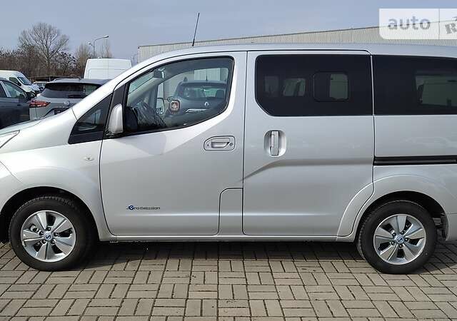 Серый Ниссан e-NV200, объемом двигателя 0 л и пробегом 12 тыс. км за 27500 $, фото 8 на Automoto.ua