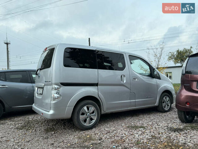 Серый Ниссан e-NV200, объемом двигателя 0 л и пробегом 128 тыс. км за 15777 $, фото 2 на Automoto.ua