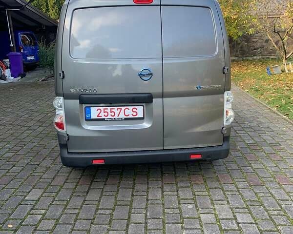 Серый Ниссан e-NV200, объемом двигателя 0 л и пробегом 91 тыс. км за 17200 $, фото 4 на Automoto.ua
