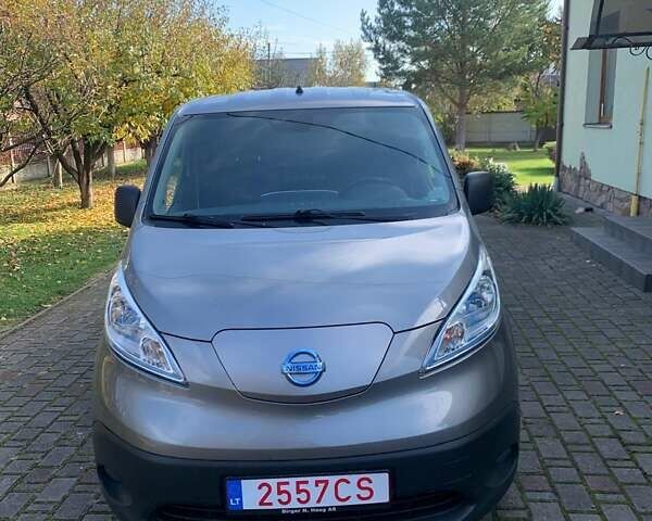 Серый Ниссан e-NV200, объемом двигателя 0 л и пробегом 91 тыс. км за 17200 $, фото 1 на Automoto.ua