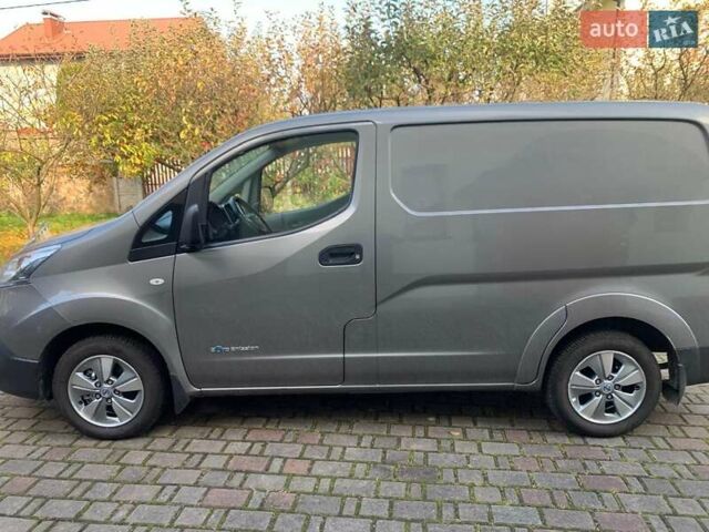 Серый Ниссан e-NV200, объемом двигателя 0 л и пробегом 91 тыс. км за 17200 $, фото 3 на Automoto.ua