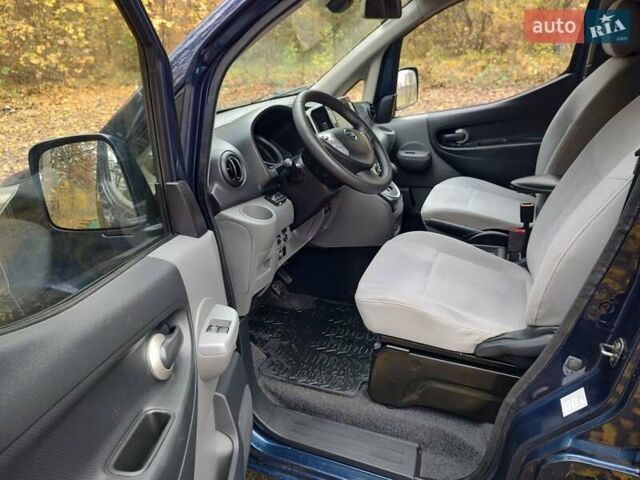 Синий Ниссан e-NV200, объемом двигателя 0 л и пробегом 122 тыс. км за 10400 $, фото 1 на Automoto.ua