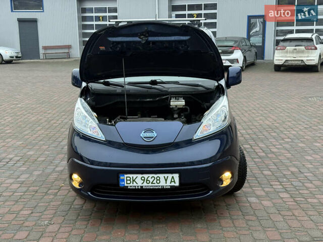 Синий Ниссан e-NV200, объемом двигателя 0 л и пробегом 115 тыс. км за 11000 $, фото 63 на Automoto.ua