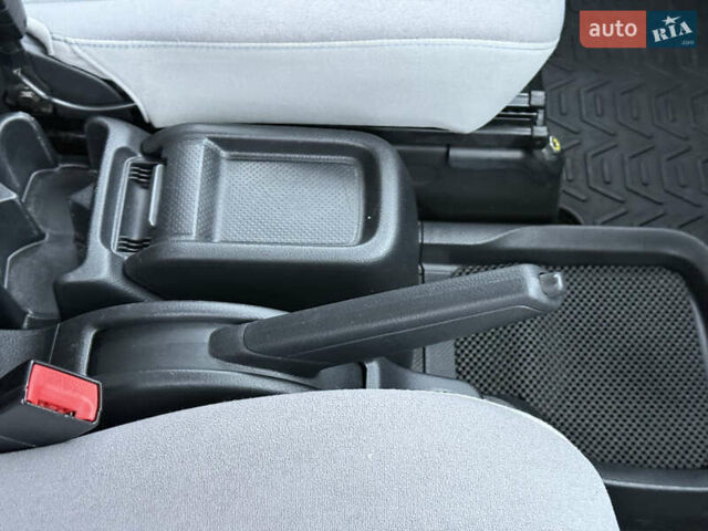 Синий Ниссан e-NV200, объемом двигателя 0 л и пробегом 115 тыс. км за 11000 $, фото 54 на Automoto.ua