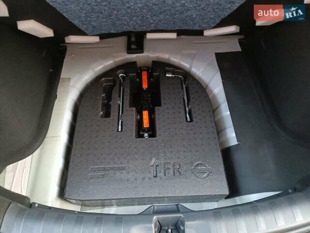 Белый Ниссан Kicks, объемом двигателя 1.6 л и пробегом 76 тыс. км за 14500 $, фото 6 на Automoto.ua