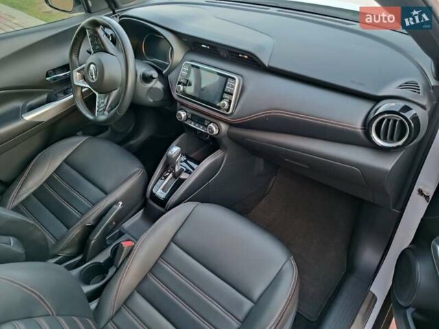 Белый Ниссан Kicks, объемом двигателя 1.6 л и пробегом 76 тыс. км за 14500 $, фото 17 на Automoto.ua