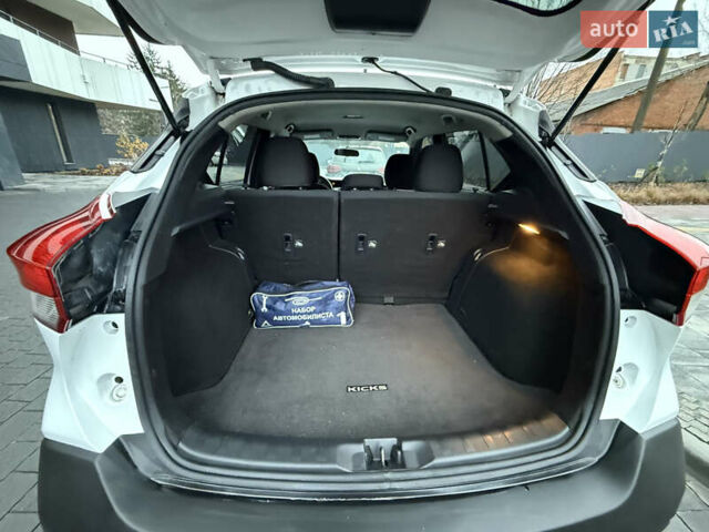 Белый Ниссан Kicks, объемом двигателя 1.6 л и пробегом 90 тыс. км за 13700 $, фото 14 на Automoto.ua