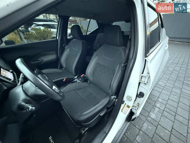 Белый Ниссан Kicks, объемом двигателя 1.6 л и пробегом 90 тыс. км за 13700 $, фото 12 на Automoto.ua