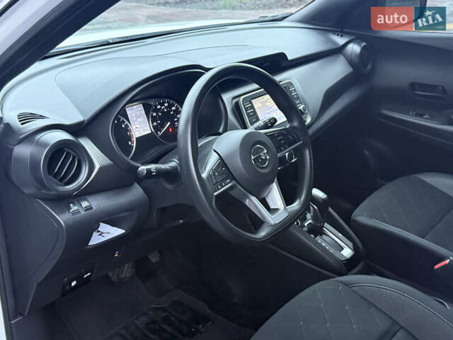 Белый Ниссан Kicks, объемом двигателя 1.6 л и пробегом 90 тыс. км за 13700 $, фото 8 на Automoto.ua