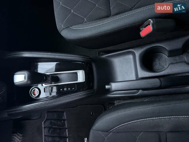 Белый Ниссан Kicks, объемом двигателя 1.6 л и пробегом 90 тыс. км за 13700 $, фото 7 на Automoto.ua