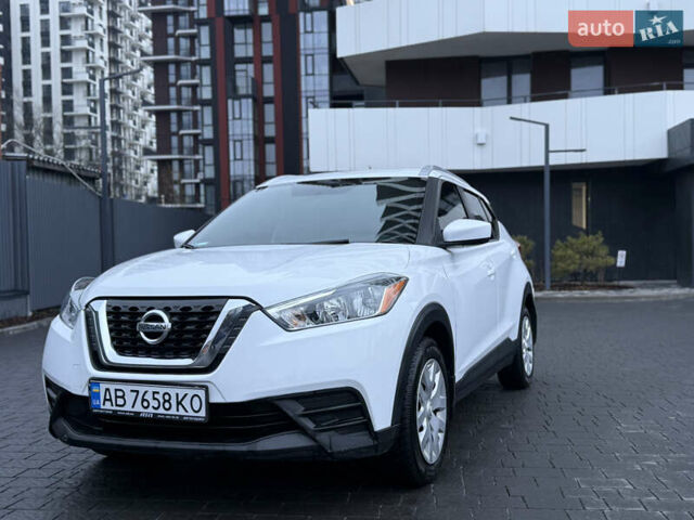 Белый Ниссан Kicks, объемом двигателя 1.6 л и пробегом 90 тыс. км за 13700 $, фото 3 на Automoto.ua