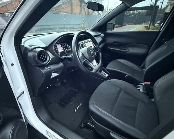 Белый Ниссан Kicks, объемом двигателя 1.6 л и пробегом 90 тыс. км за 13700 $, фото 10 на Automoto.ua