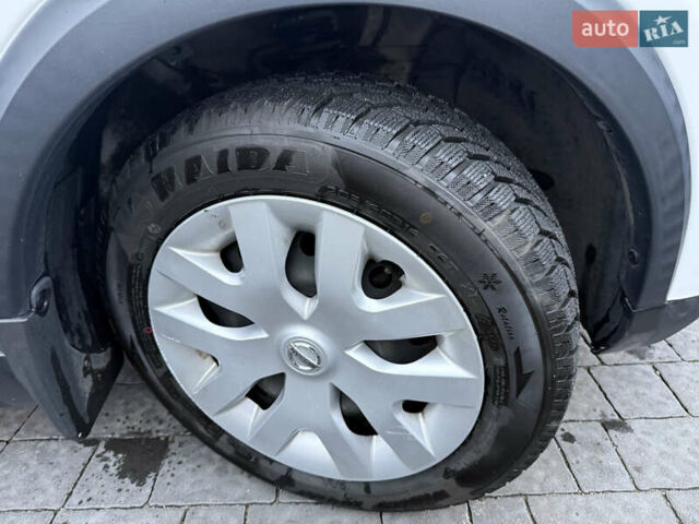 Белый Ниссан Kicks, объемом двигателя 1.6 л и пробегом 90 тыс. км за 13700 $, фото 17 на Automoto.ua