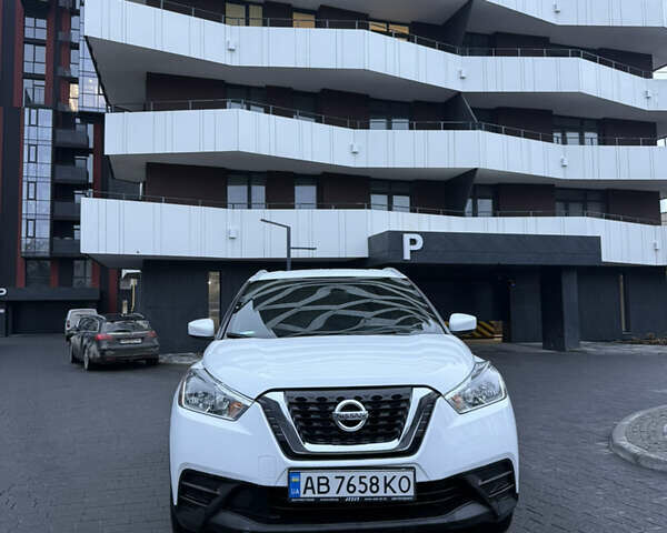 Белый Ниссан Kicks, объемом двигателя 1.6 л и пробегом 90 тыс. км за 13700 $, фото 1 на Automoto.ua