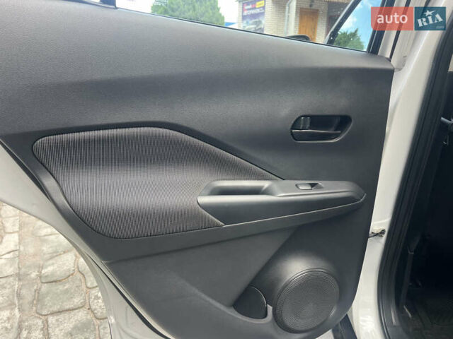 Белый Ниссан Kicks, объемом двигателя 1.6 л и пробегом 32 тыс. км за 14900 $, фото 21 на Automoto.ua