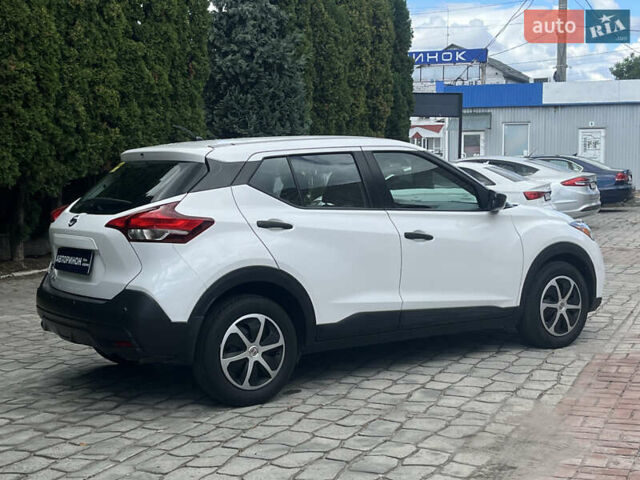 Белый Ниссан Kicks, объемом двигателя 1.6 л и пробегом 32 тыс. км за 14900 $, фото 3 на Automoto.ua