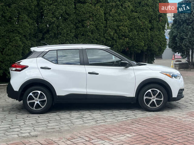 Белый Ниссан Kicks, объемом двигателя 1.6 л и пробегом 32 тыс. км за 14900 $, фото 2 на Automoto.ua