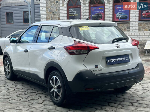 Белый Ниссан Kicks, объемом двигателя 1.6 л и пробегом 32 тыс. км за 14900 $, фото 5 на Automoto.ua
