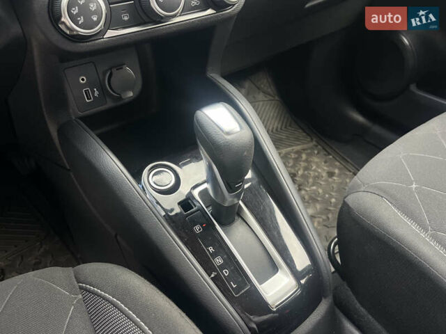 Белый Ниссан Kicks, объемом двигателя 1.6 л и пробегом 32 тыс. км за 14900 $, фото 18 на Automoto.ua