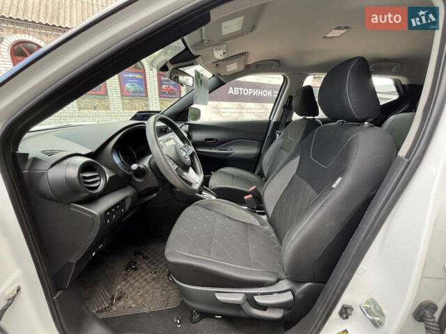 Белый Ниссан Kicks, объемом двигателя 1.6 л и пробегом 32 тыс. км за 14900 $, фото 12 на Automoto.ua