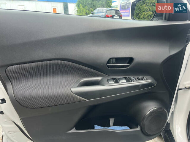 Белый Ниссан Kicks, объемом двигателя 1.6 л и пробегом 32 тыс. км за 14900 $, фото 10 на Automoto.ua