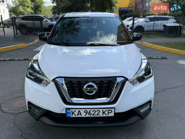 Белый Ниссан Kicks, объемом двигателя 1.6 л и пробегом 112 тыс. км за 12999 $, фото 3 на Automoto.ua