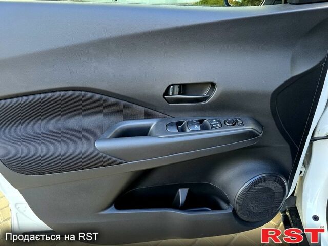 Белый Ниссан Kicks, объемом двигателя 1.6 л и пробегом 77 тыс. км за 15999 $, фото 8 на Automoto.ua