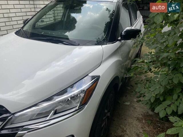 Белый Ниссан Kicks, объемом двигателя 1.6 л и пробегом 46 тыс. км за 16500 $, фото 2 на Automoto.ua