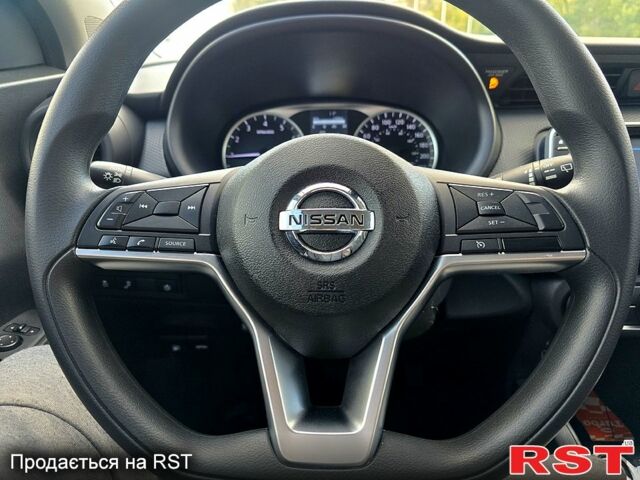 Белый Ниссан Kicks, объемом двигателя 1.6 л и пробегом 77 тыс. км за 15999 $, фото 5 на Automoto.ua