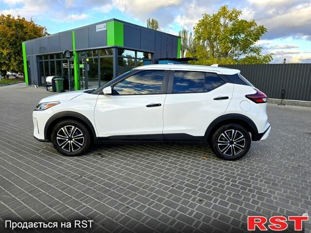 Белый Ниссан Kicks, объемом двигателя 1.6 л и пробегом 77 тыс. км за 15999 $, фото 3 на Automoto.ua