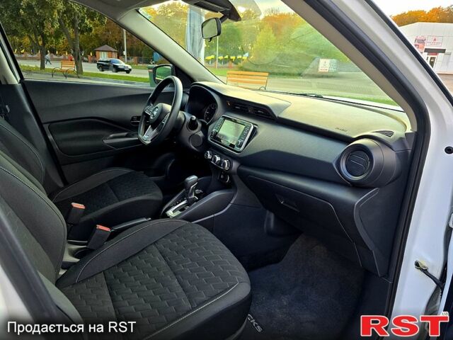 Белый Ниссан Kicks, объемом двигателя 1.6 л и пробегом 77 тыс. км за 15999 $, фото 9 на Automoto.ua