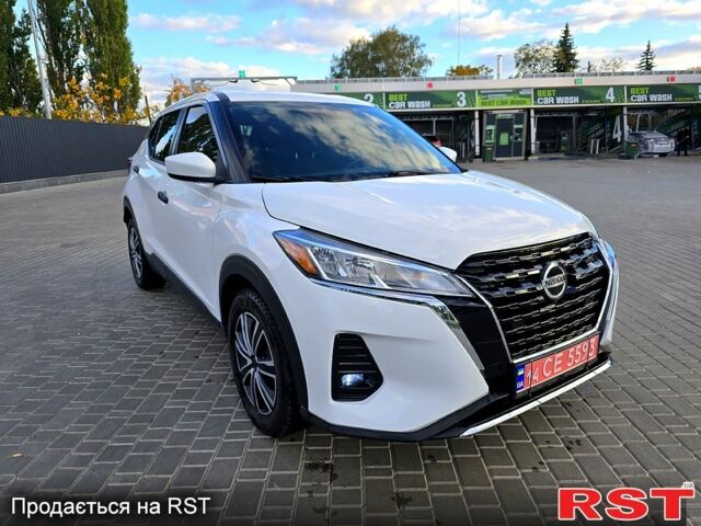 Белый Ниссан Kicks, объемом двигателя 1.6 л и пробегом 77 тыс. км за 15999 $, фото 2 на Automoto.ua