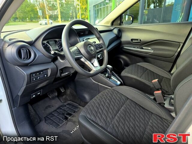 Белый Ниссан Kicks, объемом двигателя 1.6 л и пробегом 77 тыс. км за 15999 $, фото 7 на Automoto.ua