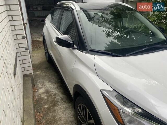 Белый Ниссан Kicks, объемом двигателя 1.6 л и пробегом 46 тыс. км за 16500 $, фото 3 на Automoto.ua