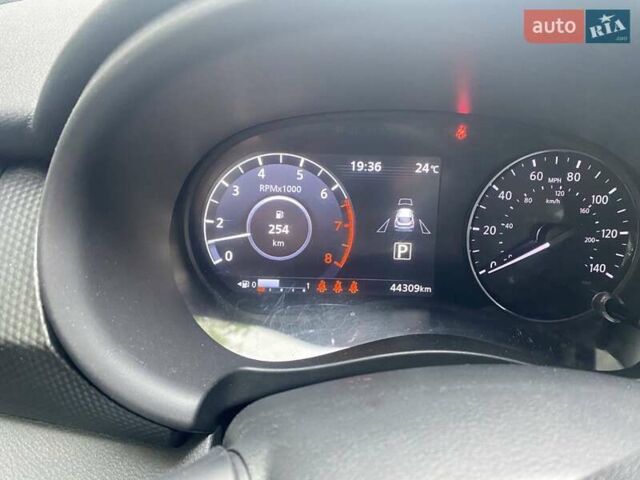 Белый Ниссан Kicks, объемом двигателя 1.6 л и пробегом 46 тыс. км за 16500 $, фото 5 на Automoto.ua