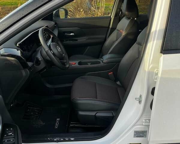 Белый Ниссан Kicks, объемом двигателя 2 л и пробегом 4 тыс. км за 25500 $, фото 4 на Automoto.ua