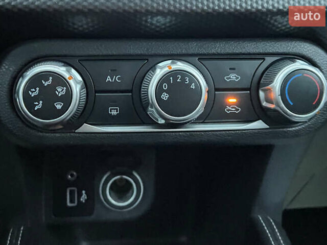 Черный Ниссан Kicks, объемом двигателя 1.6 л и пробегом 96 тыс. км за 13850 $, фото 12 на Automoto.ua