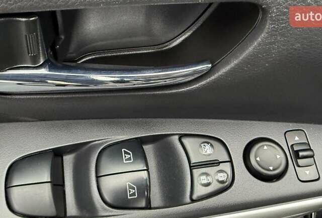 Черный Ниссан Kicks, объемом двигателя 1.6 л и пробегом 109 тыс. км за 16999 $, фото 12 на Automoto.ua