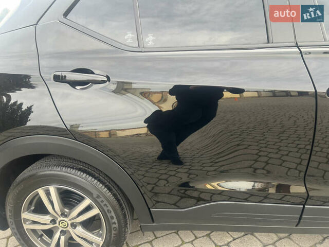 Черный Ниссан Kicks, объемом двигателя 1.6 л и пробегом 28 тыс. км за 14700 $, фото 18 на Automoto.ua
