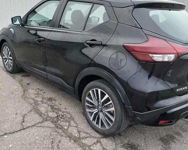 Чорний Ніссан Kicks, об'ємом двигуна 1.6 л та пробігом 95 тис. км за 17111 $, фото 4 на Automoto.ua